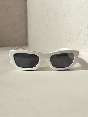 PRADA Sunglasses PRA01S 17K08Z White Frame W/Dark Grey Lens 53-20-145 + case New